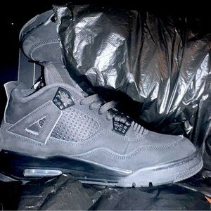 Black Cat 4s: Jordan 4 Retro